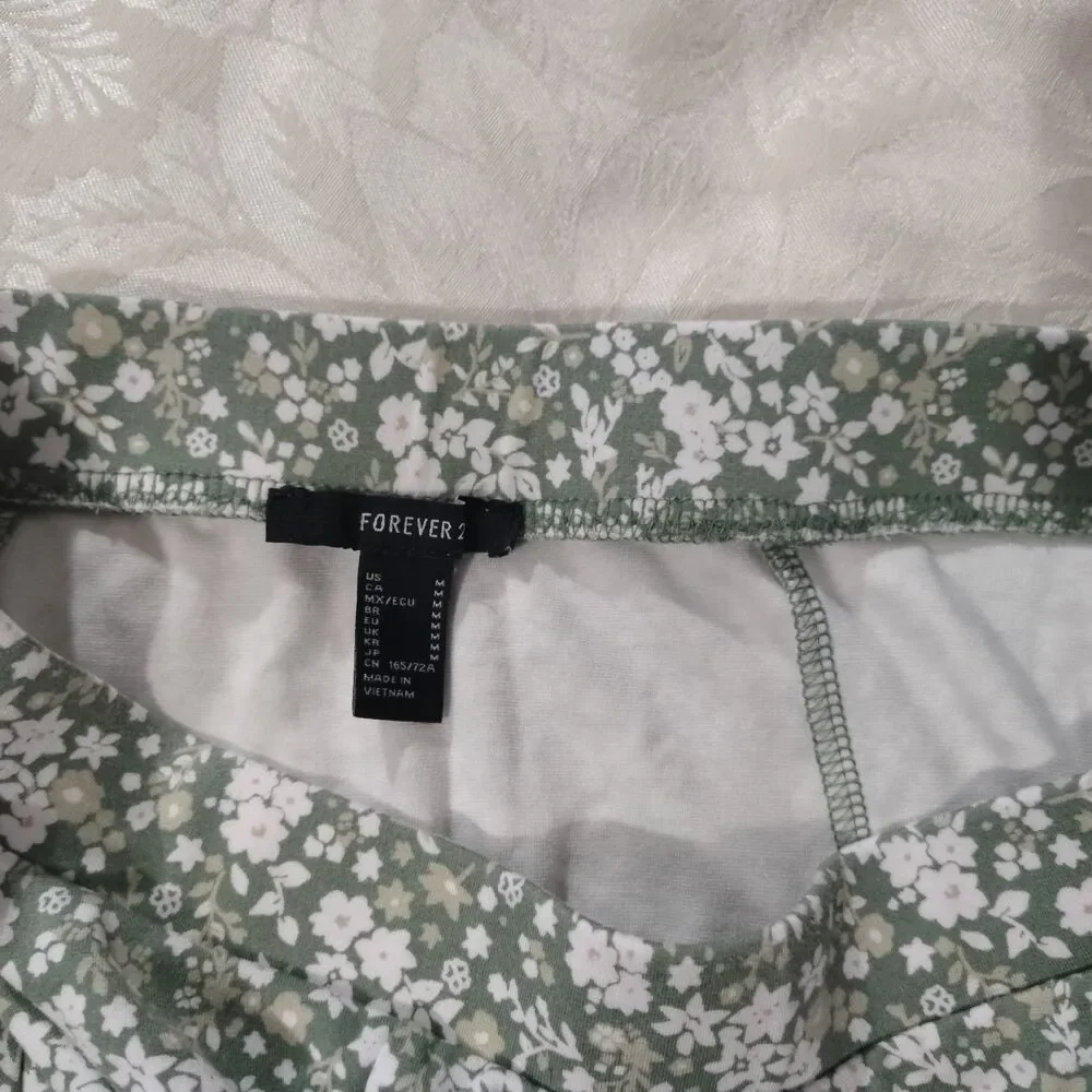 Forever 21 Sage Green Floral Stretchy Mini Skirt Skater Ditsy Flower Size M
